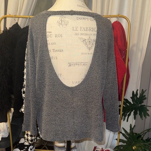 Jolie Sweaters - Jolie Gray V-Neck Open-Back Sweater Women’s Top Size Small